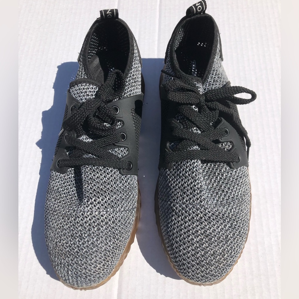 NWOT Men’s steel toe work shoes 11.5. Black/grey.